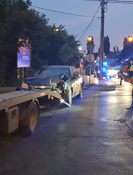 Balesetes autó elszállítása